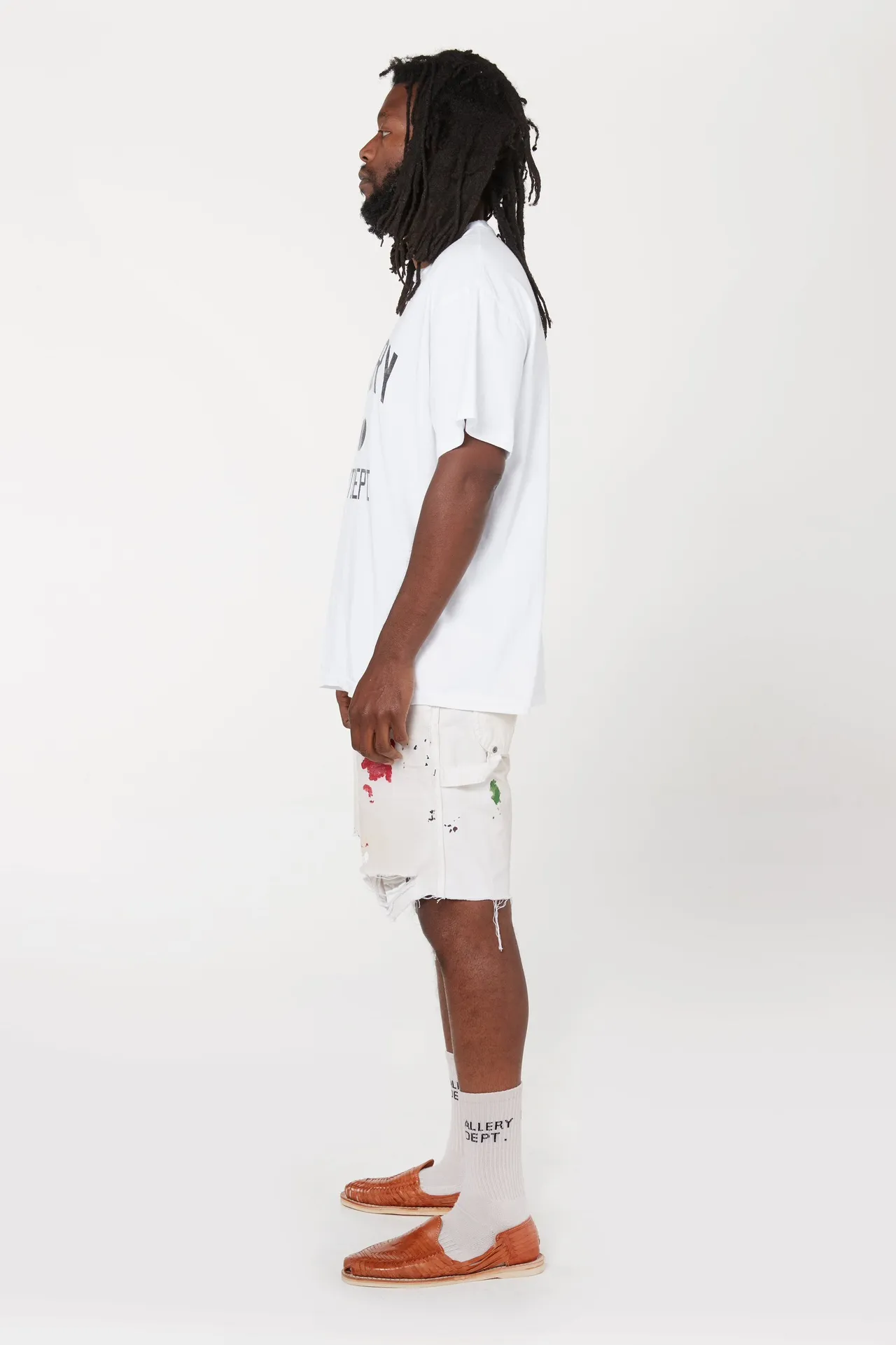 GALLERY DEPT. FLEA CARPENTER SHORTS Ink-cut knife-cut mud-dyed denim shorts. Destroy VINTAGE distressed denim shorts. Distressed white S-XL. Rewashed cement-dyed to make it old. Knife cut holes. Cat whiskers are worn. Customized full set with logo accessories. Purely handmade acrylic splash-ink graffiti.